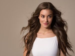 Descubra as melhores dicas para ter um cabelo longo e saudável.