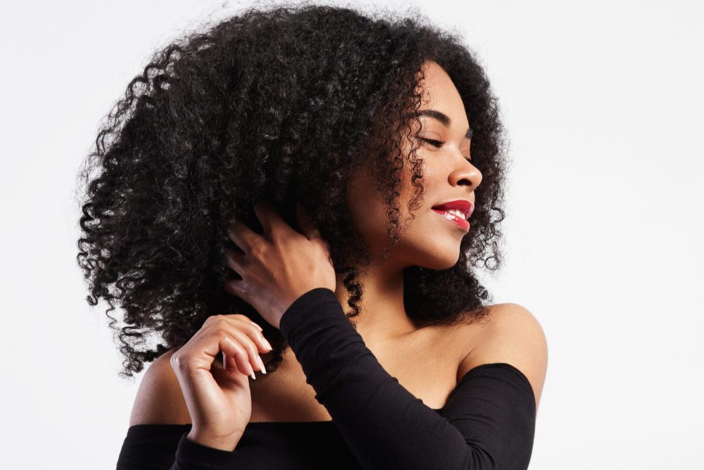 Cabelo afro dicas: conheça os cuidados necessários para o cabelo afro em transição.