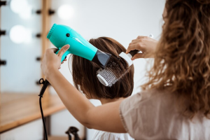 Como tirar a progressiva do cabelo?