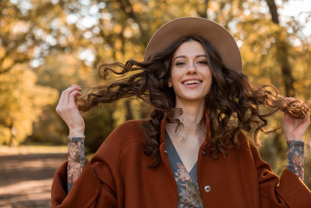 Quais cuidados no cabelo são tomados no outono? Saiba aqui tudo sobre como cuidar do cabelo.